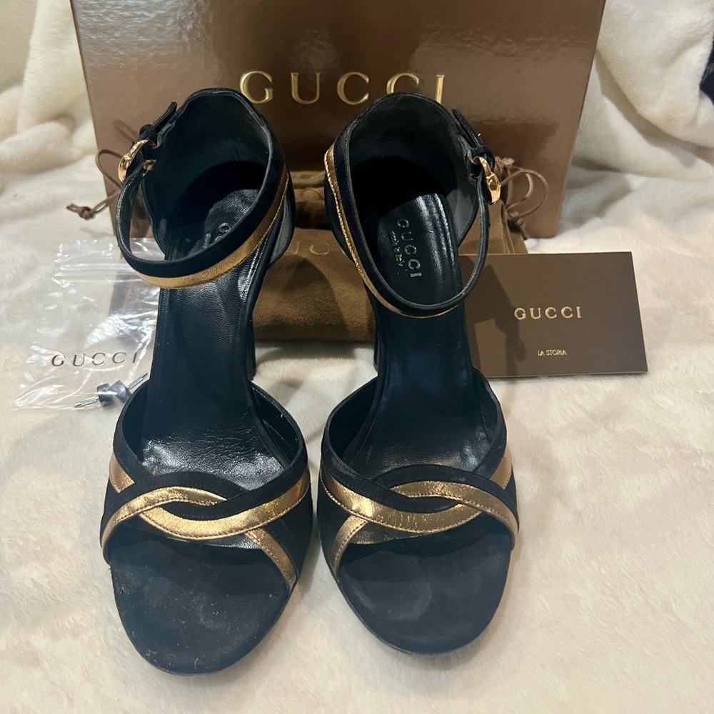 Authentic Gucci Heels 35 1/2 100mm
Black gold made in Italy